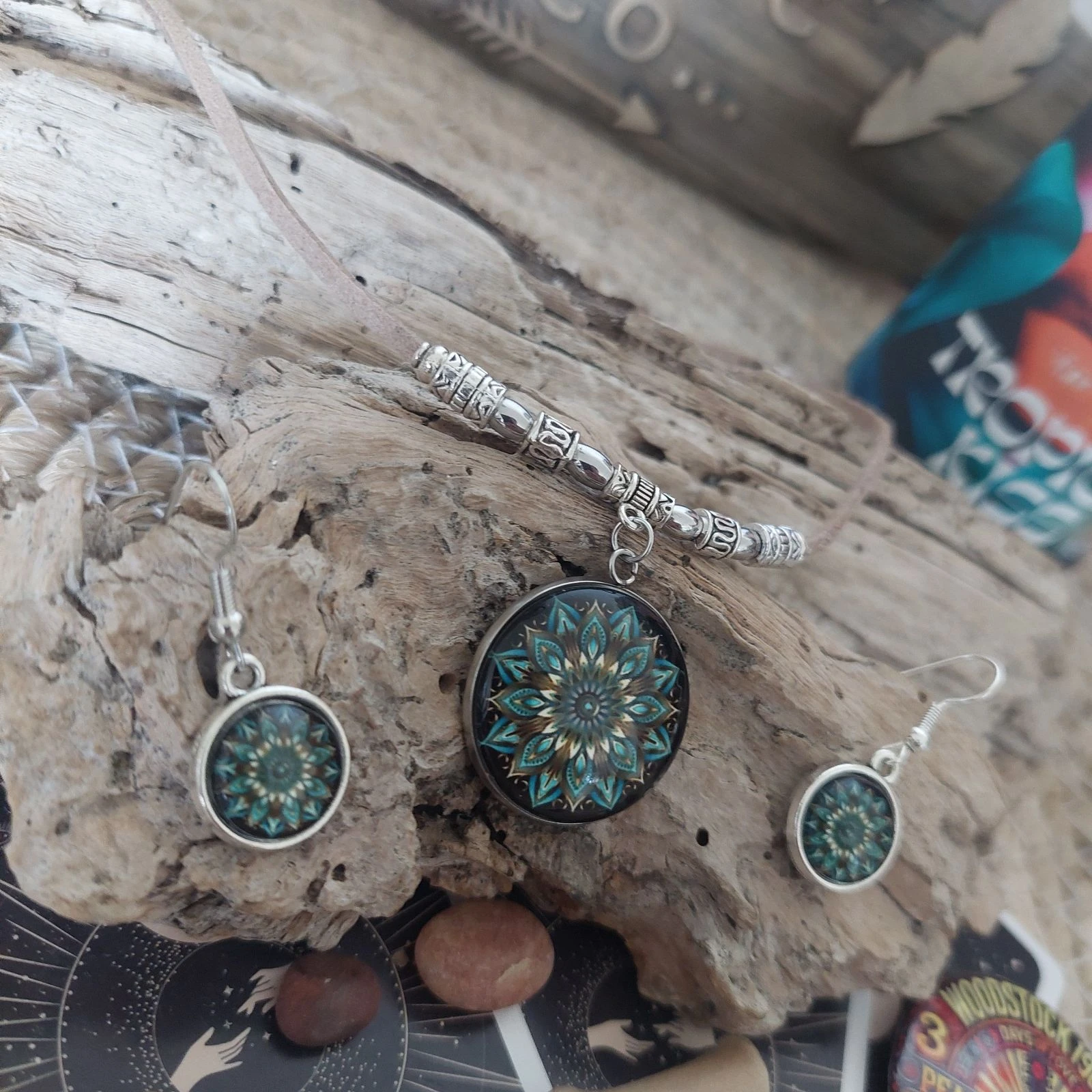 Parure boêmio, mandala cabochão de couro bege 45cm – photo 3